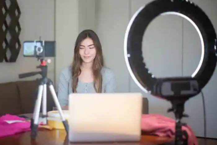 My wife announced her pregnancy in a live stream My wife announced her pregnancy in a live stream